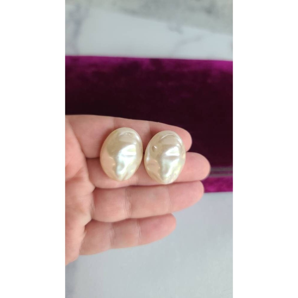 Vintage Faux Pearl Stud Earrings - Picture 6 of 10